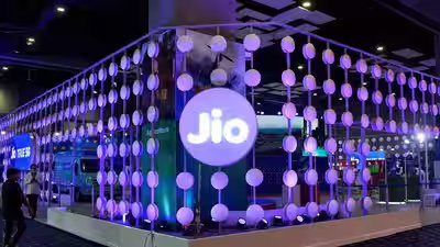 Jio Platforms’ IPO becomes first public offer globally to cross 1 crore applications: Report Jio Platforms’ IPO becomes first public offer globally to cross 1 crore applications: Report