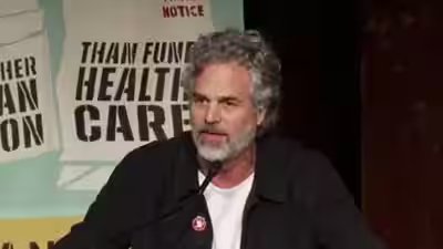 Mark Ruffalo makes passionate speech targeting Donald Trump; assures he is still playing the Hulk – WATCH | English Movie News Mark Ruffalo makes passionate speech targeting Donald Trump; assures he is still playing the Hulk – WATCH | English Movie News