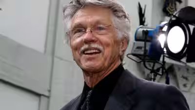 Tom Skerritt, Emmy-winning star of ‘Picket Fences’, ‘Alien’ and ‘Top Gun’, psses away at 93 | Tom Skerritt, Emmy-winning star of ‘Picket Fences’, ‘Alien’ and ‘Top Gun’, psses away at 93 |
