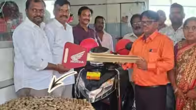 Telangana man saves every Rs 10 coin for 3 years, buys scooter worth Rs 1.23 lakh; showroom staff take 2 hours to count them Telangana man saves every Rs 10 coin for 3 years, buys scooter worth Rs 1.23 lakh; showroom staff take 2 hours to count them