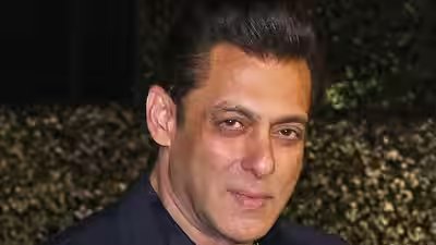 Salman Khan was thrown out of school for not paying fees, earned Rs 75 as a background dancer at the age of 14, now has a net worth of Rs 3000 crore | Salman Khan was thrown out of school for not paying fees, earned Rs 75 as a background dancer at the age of 14, now has a net worth of Rs 3000 crore |