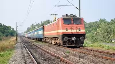 UP passengers jump off moving train to avoid ticket checking; Reddit says, ‘Gir ke mar jaenge lekin Rs 20 ka ticket nahi lenge’ UP passengers jump off moving train to avoid ticket checking; Reddit says, ‘Gir ke mar jaenge lekin Rs 20 ka ticket nahi lenge’