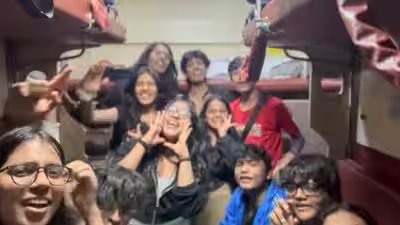 ‘Train main thodi masti kar lete hai kya hi ho jayega’: Woman confronts youngsters over train noise, internet divided | ‘Train main thodi masti kar lete hai kya hi ho jayega’: Woman confronts youngsters over train noise, internet divided |